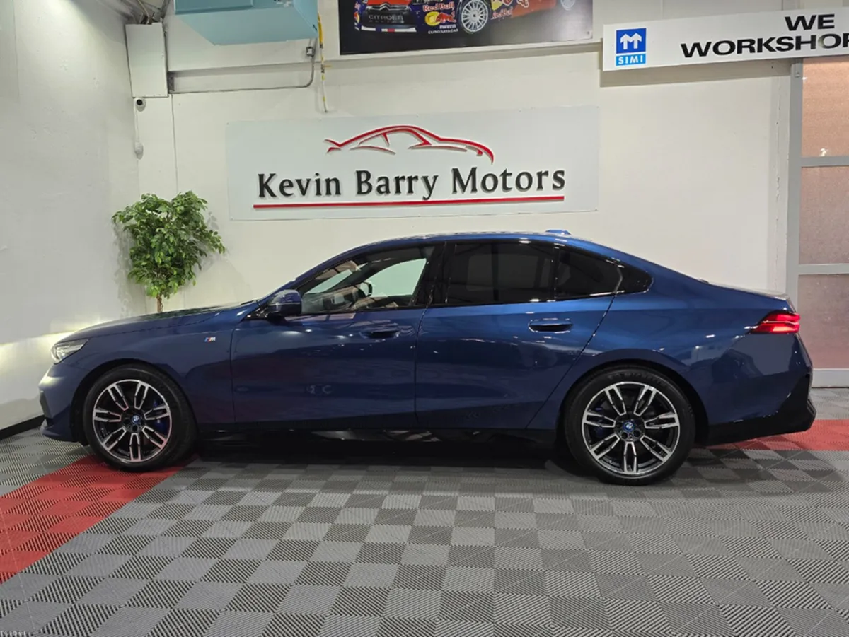 BMW i5 EDRIVE40 M SPORT AUTOMATIC - Image 5