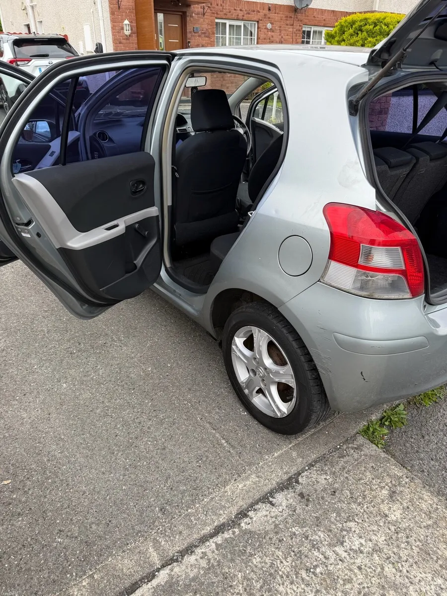 Toyota Yaris 2010 - Image 5