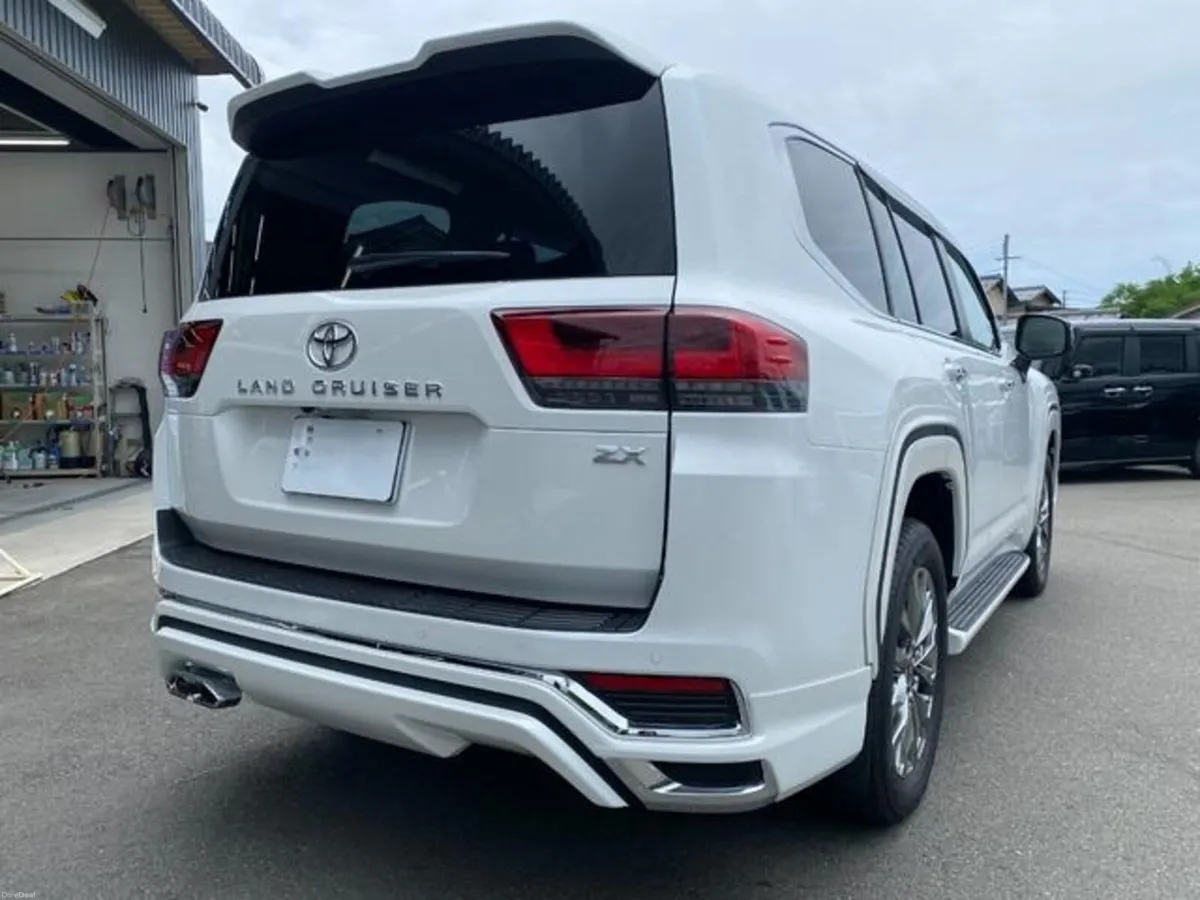 2025 Toyota Landcruiser LC300 Amazon ZX 3.3 Diesel - Image 4
