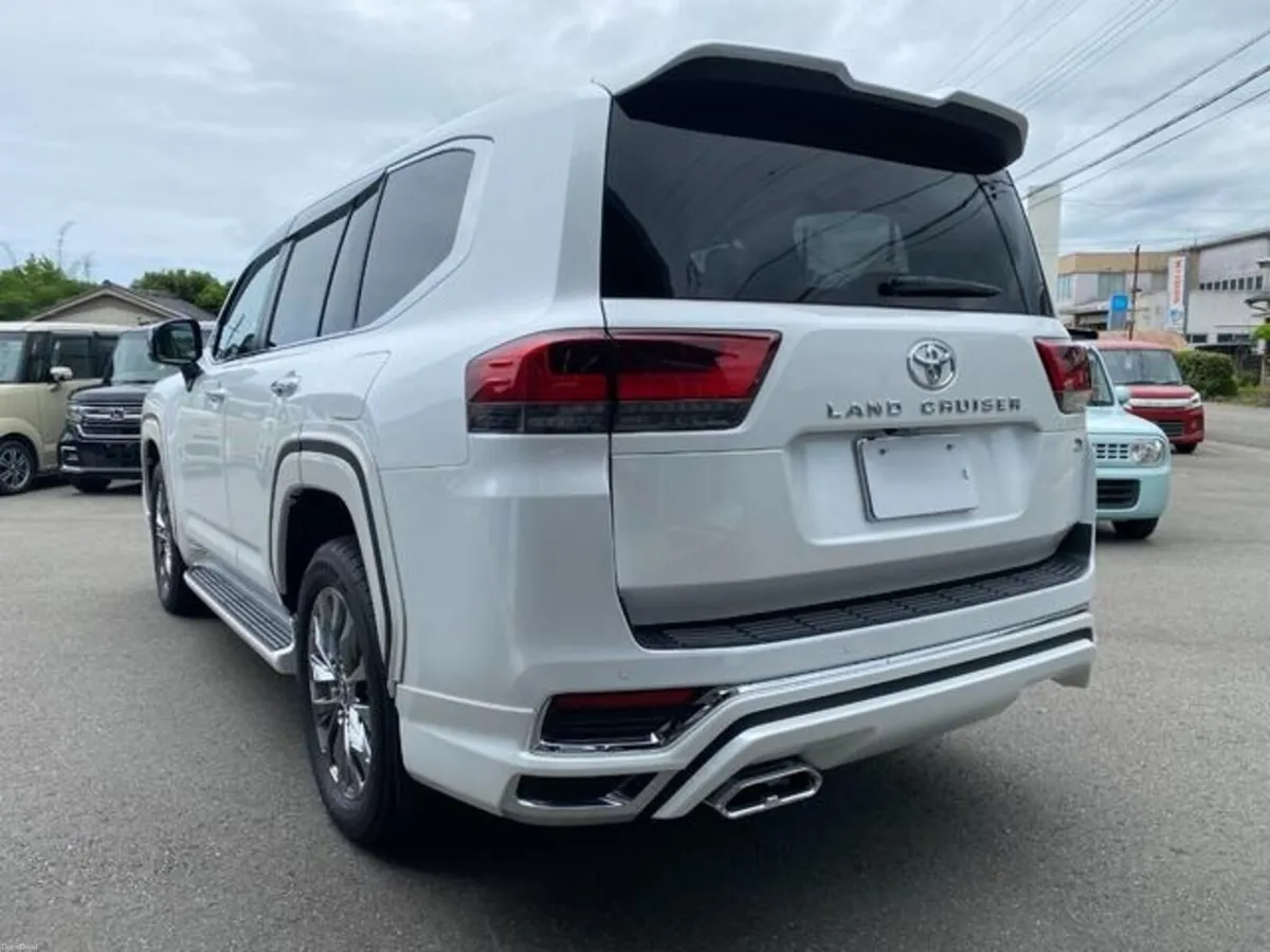 2025 Toyota Landcruiser LC300 Amazon ZX 3.3 Diesel - Image 5