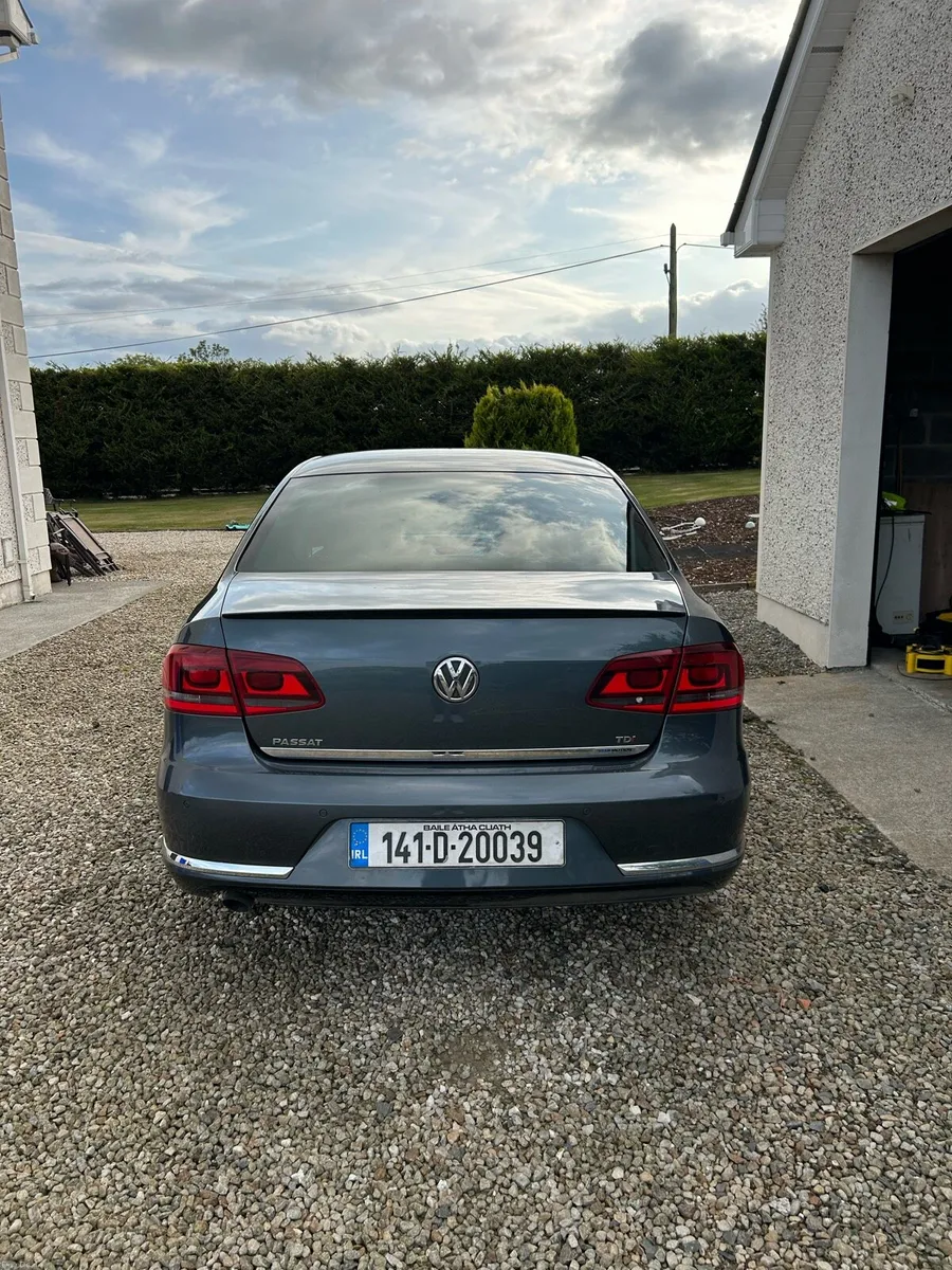 2014 Volkswagen Passat r-line - Image 4