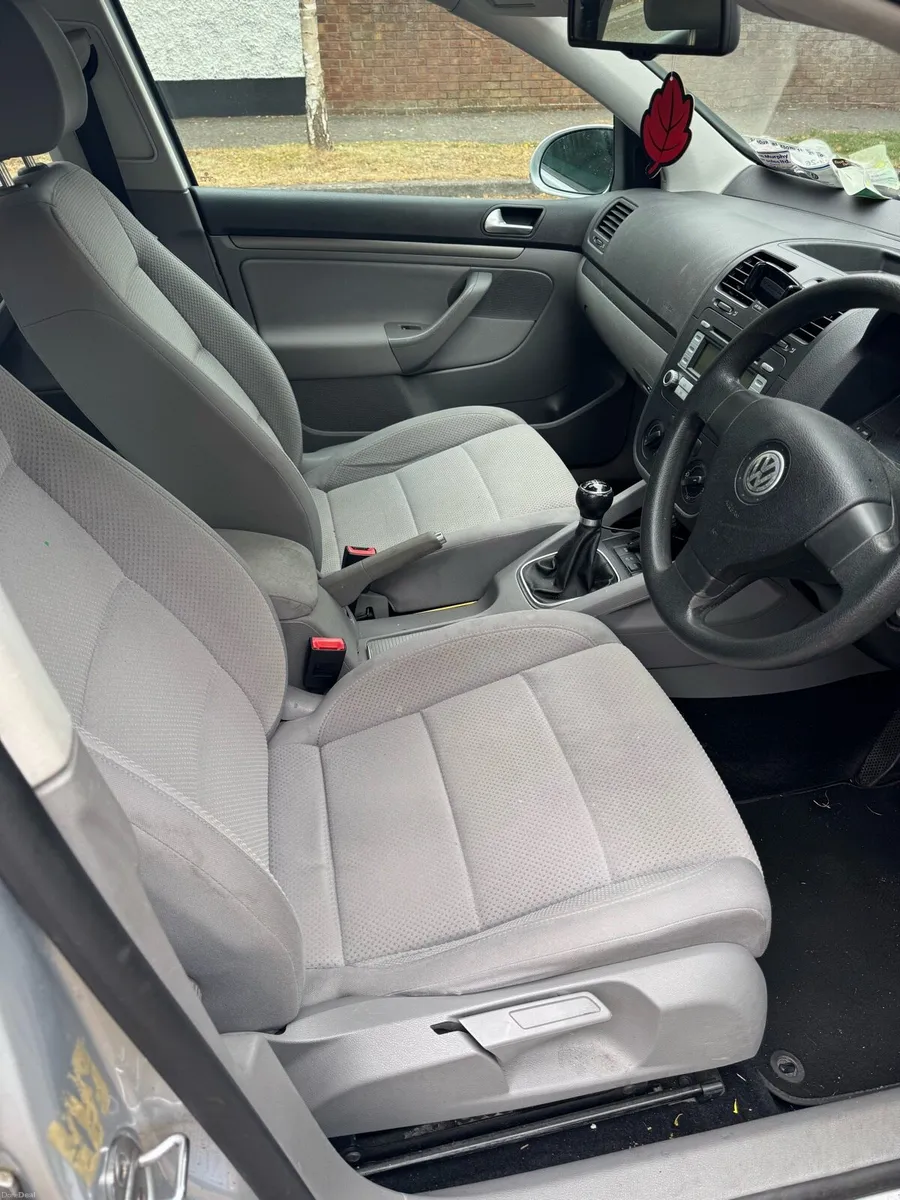 Volkswagen Golf 2007 1.6L petrol - Image 6