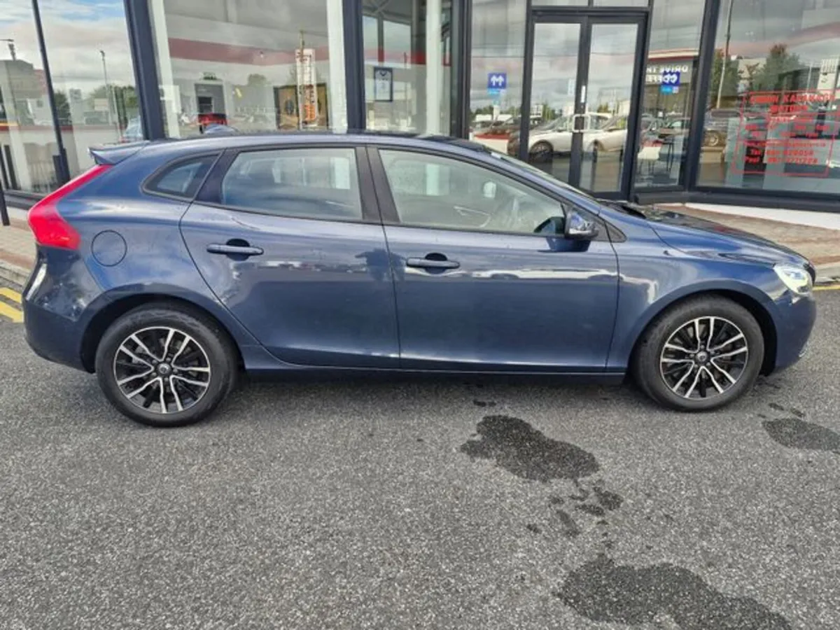 Volvo V40 D3 MOM ED 5DR Auto - Image 5