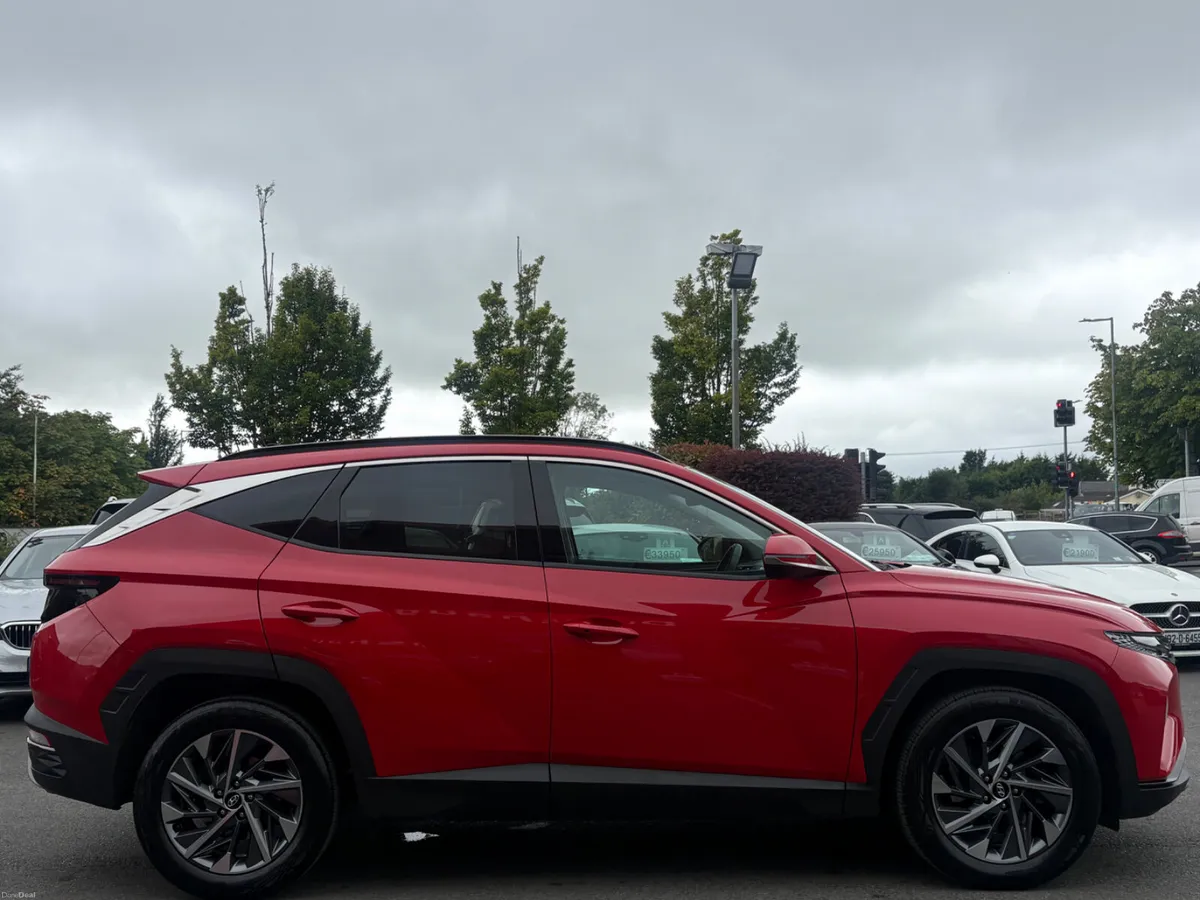 241 Hyundai Tucson Executive Plus 1.6D *Low Kils* - Image 4