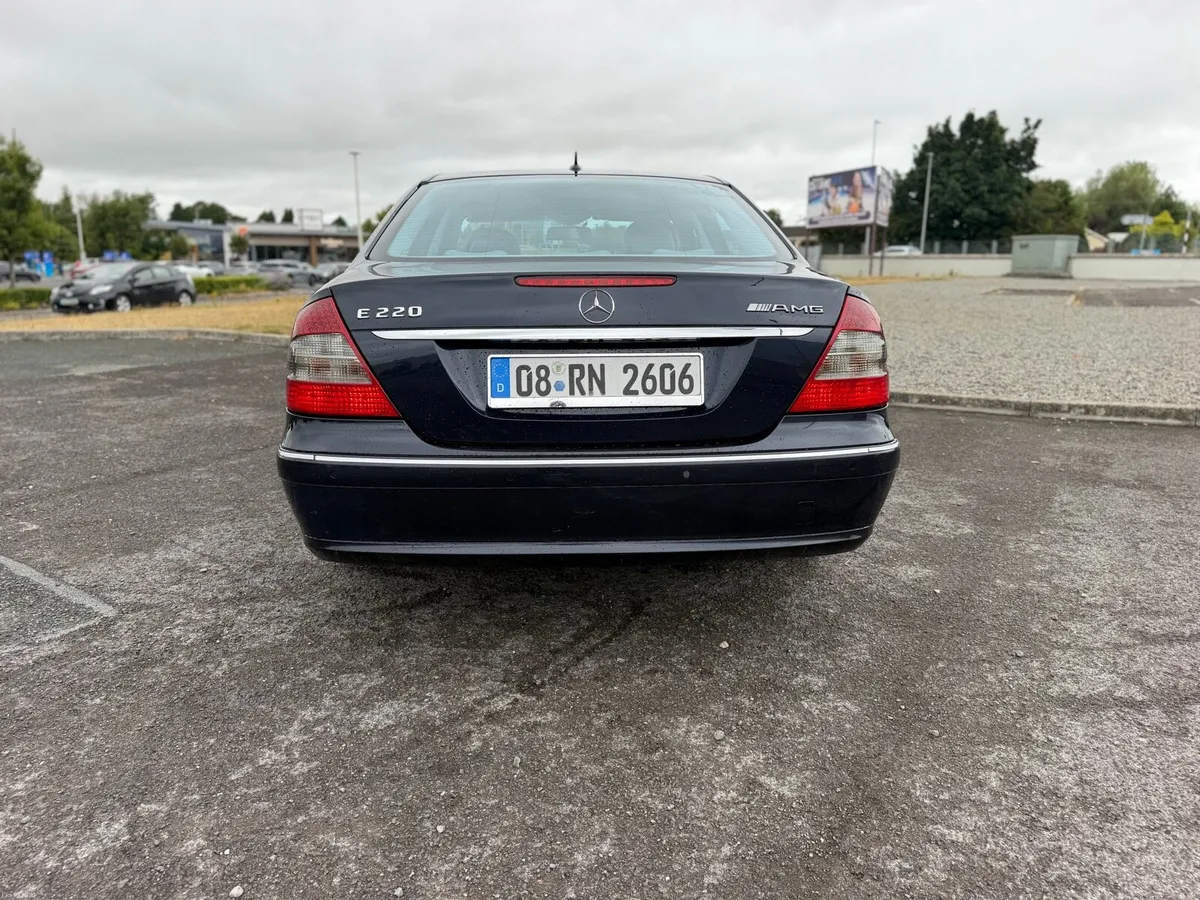 MERCEDES E220 AVANTGARDE AUTOMATIC - Image 5