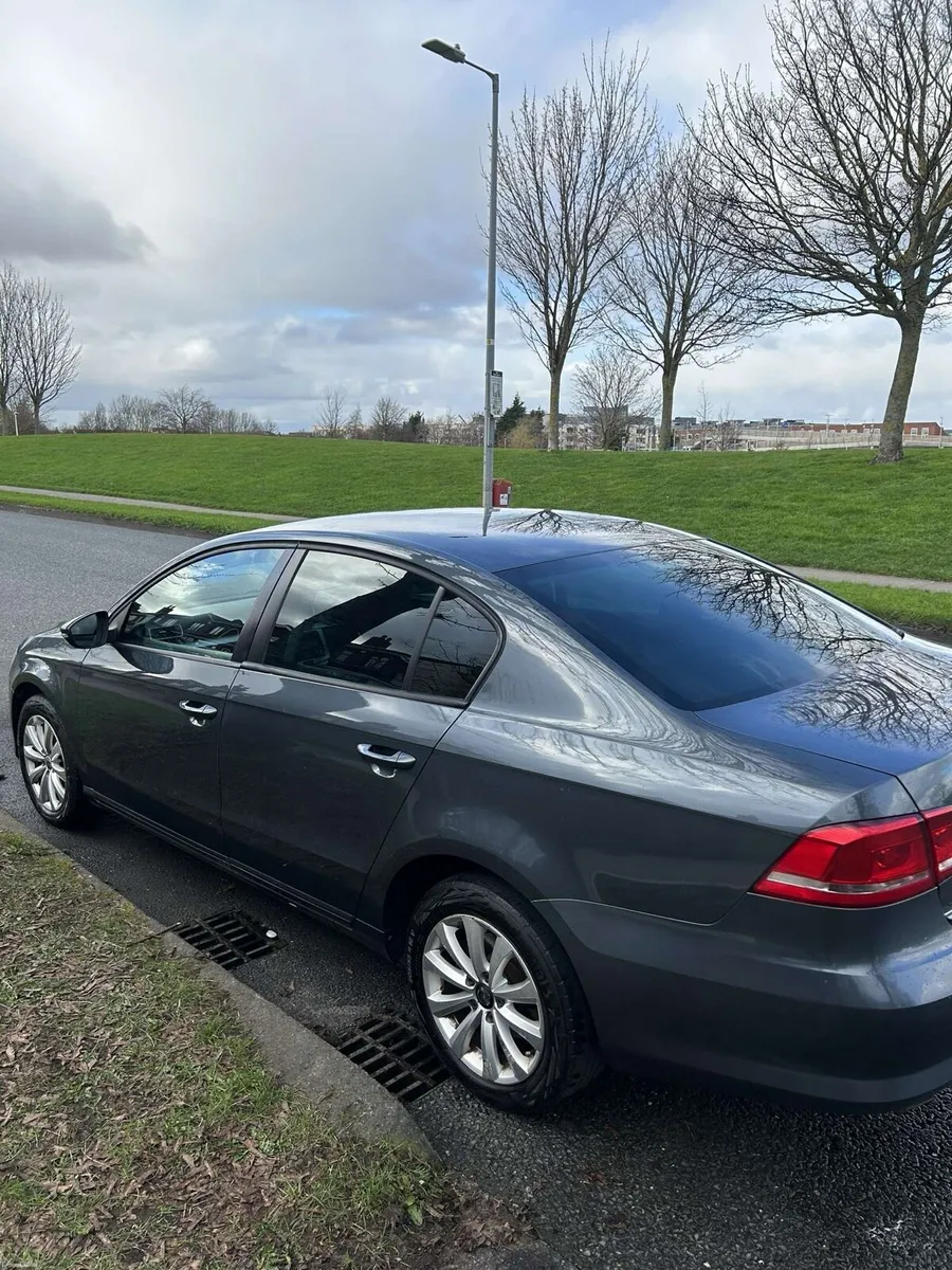 Volkswagen Passat 2011 - Image 4