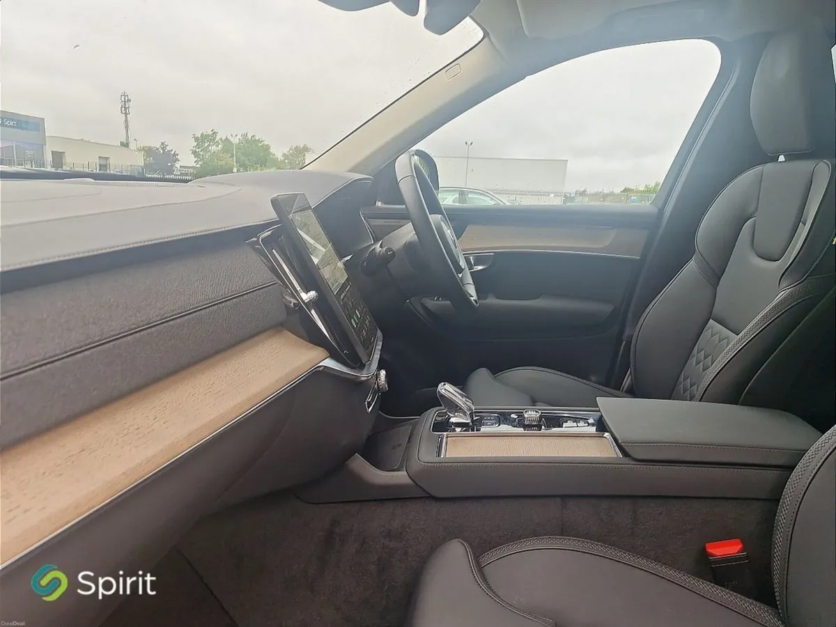 Volvo XC90 T8 Plus Plug In Hybrid - Image 3