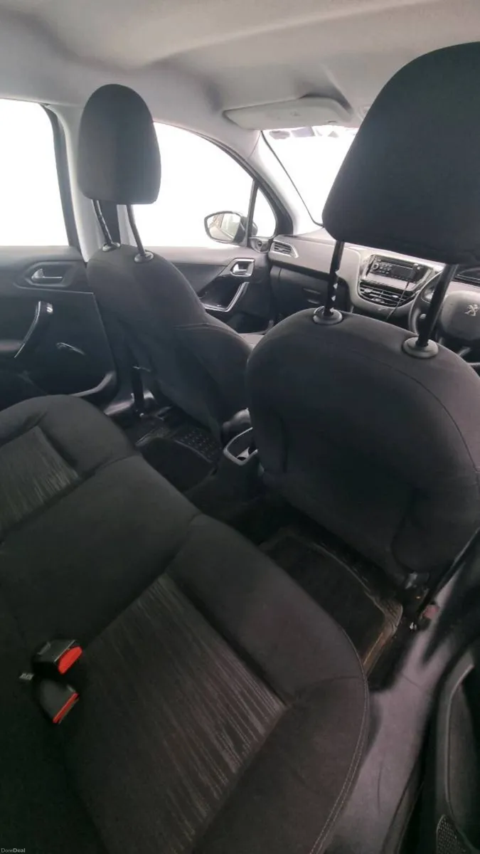 PEUGOT 208 - Image 6