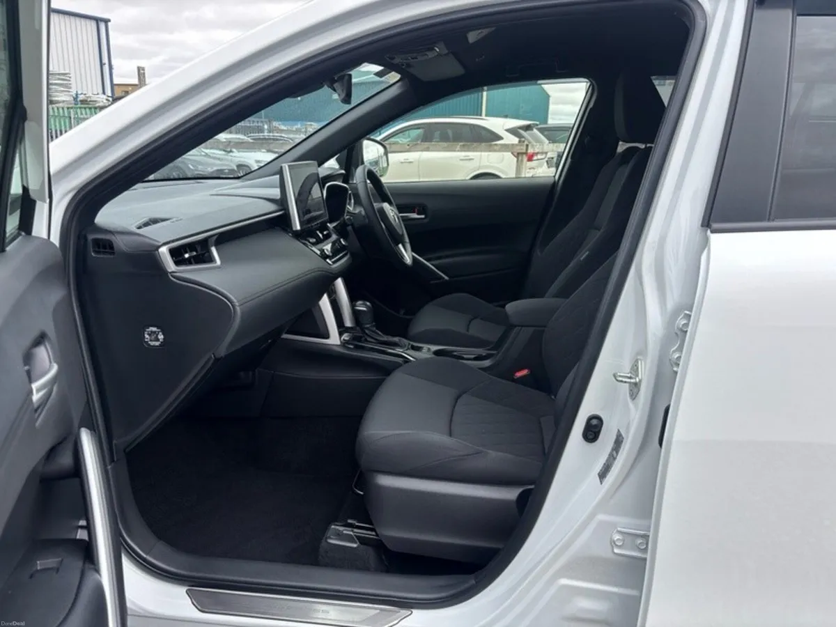 Toyota Corolla Cross HYBRID SPORT - Image 6