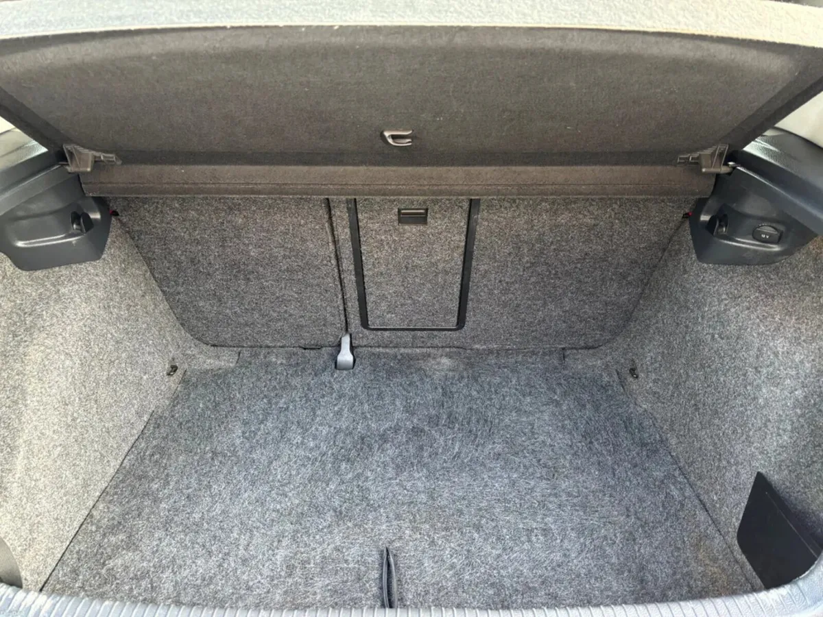 2011 Volkswagen Golf 1.6 TDI BLUEMOTION 105BHP - Image 5
