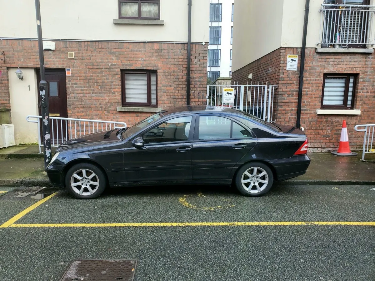 Mercedes-Benz C-Class 2007 - Image 1