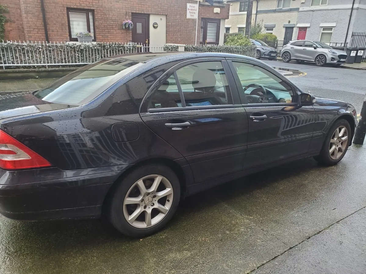 Mercedes-Benz C-Class 2007 - Image 6