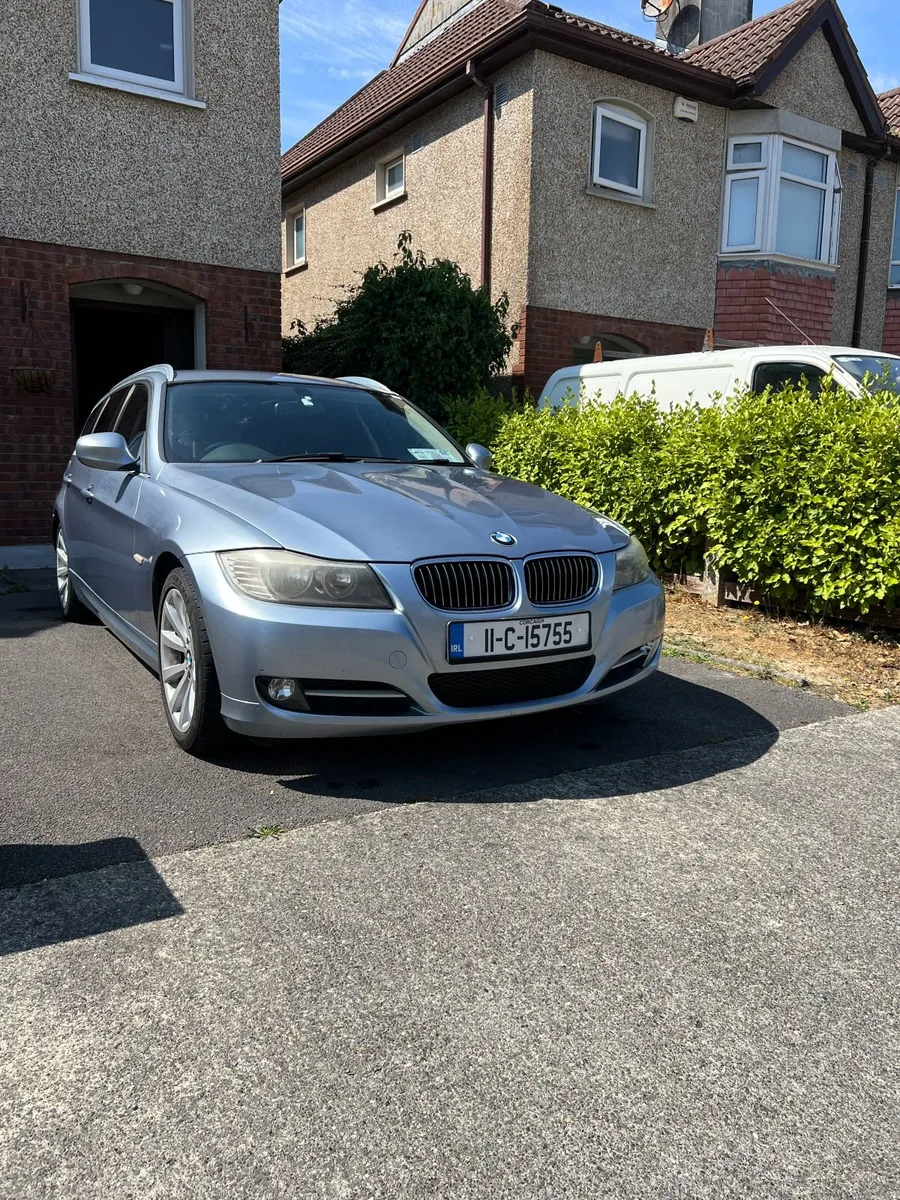 BMW 3-Series 2011 318 Exclusive Edition Touring - Image 1