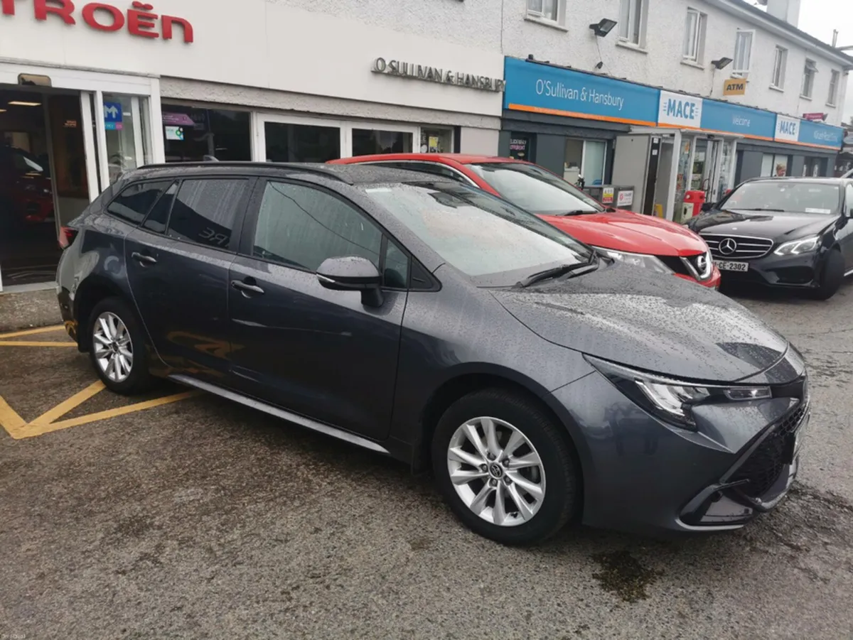 Toyota Corolla HYBRID LUNA T/S 4DR AUTO - Image 1