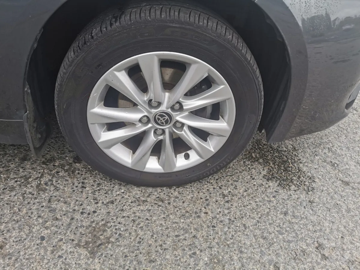 Toyota Corolla HYBRID LUNA T/S 4DR AUTO - Image 3