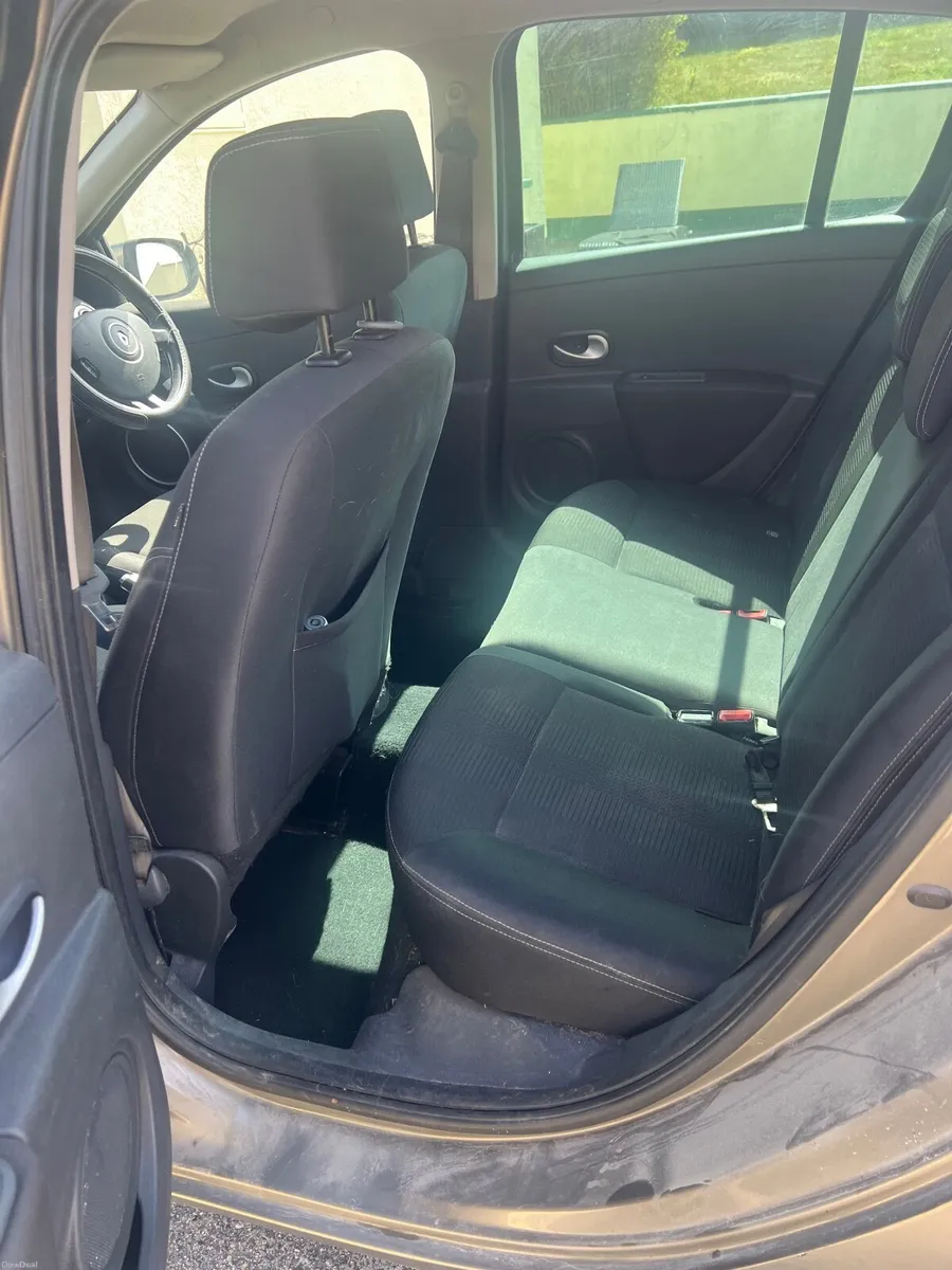 Renault Clio 2010 - Image 2