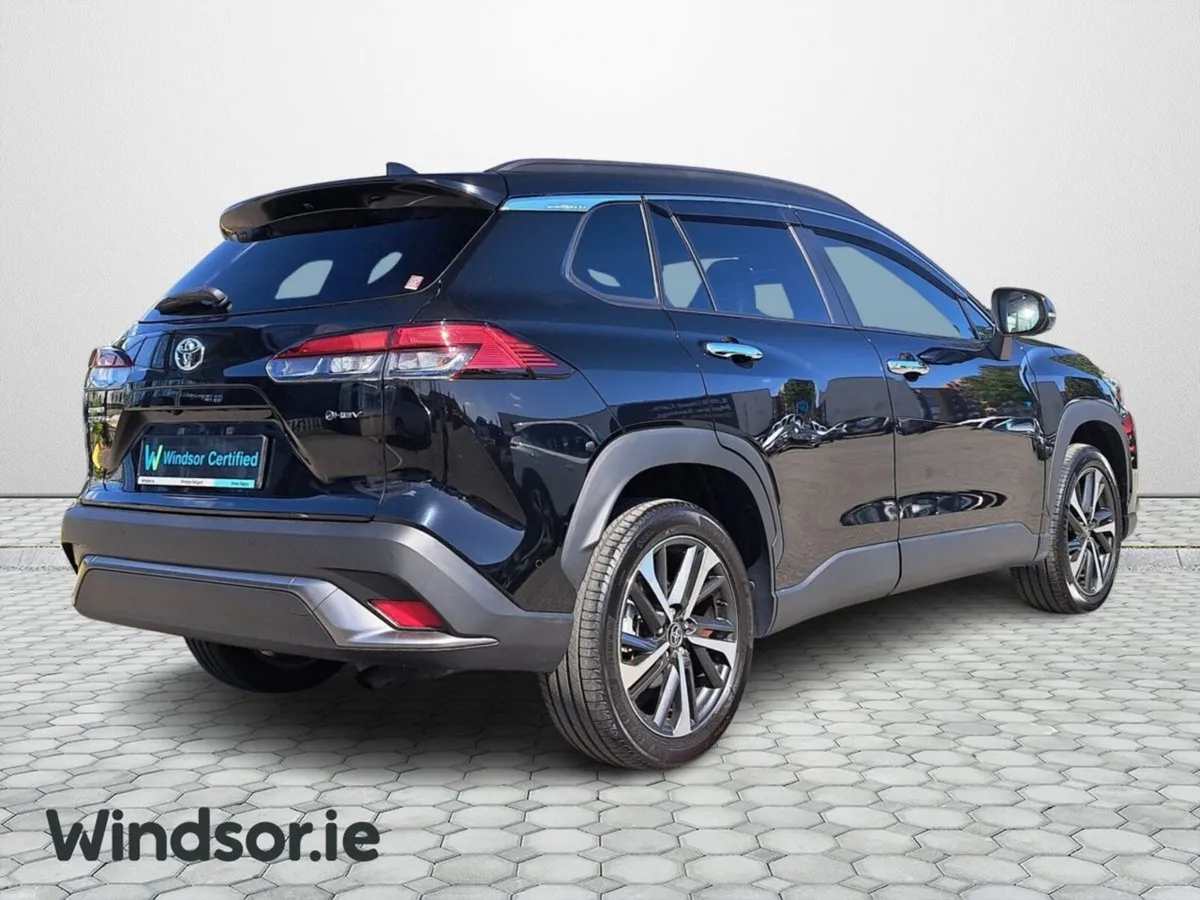 Toyota Corolla Cross AXIO HYBRID AUTO - Image 2