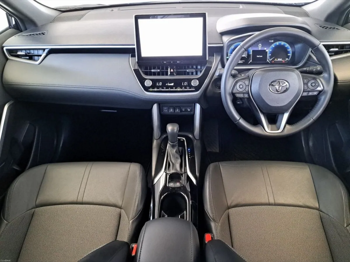 Toyota Corolla Cross AXIO HYBRID AUTO - Image 3