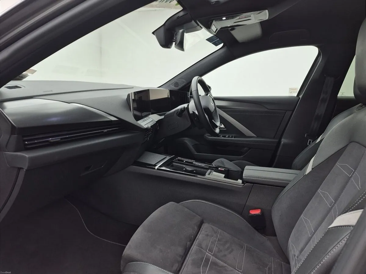 Opel Astra GS 1.2 Turbo 130PS 8 Speed Auto - Image 4
