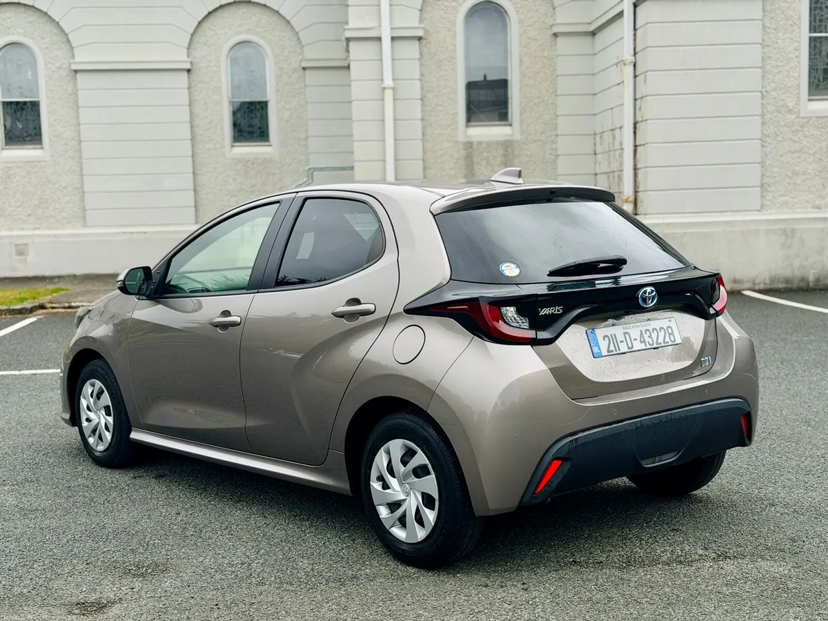 2021 TOYOTA YARIS • HYBRID • NEW NCT - Image 4