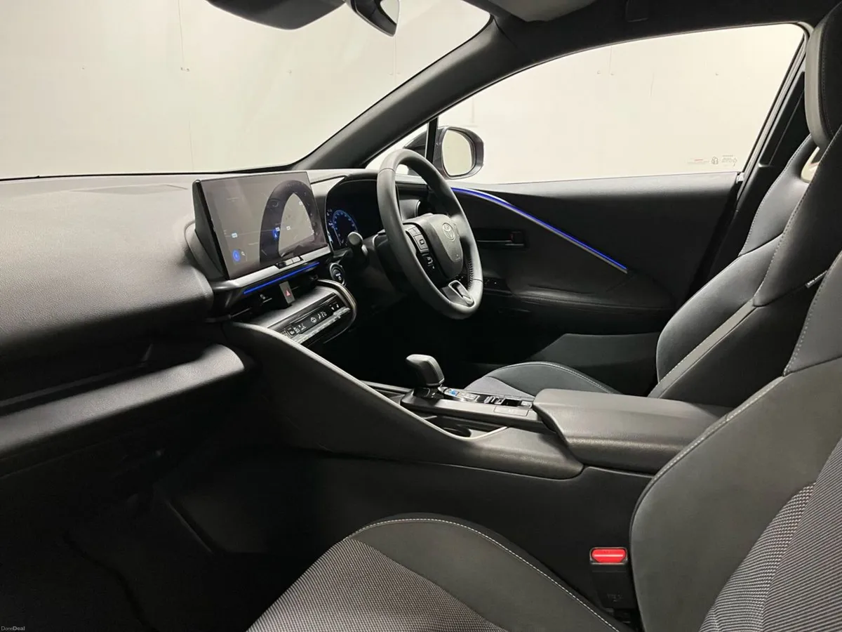 Toyota C-HR Sol 1.8 Hybrid - Reversing Camera - Am - Image 6