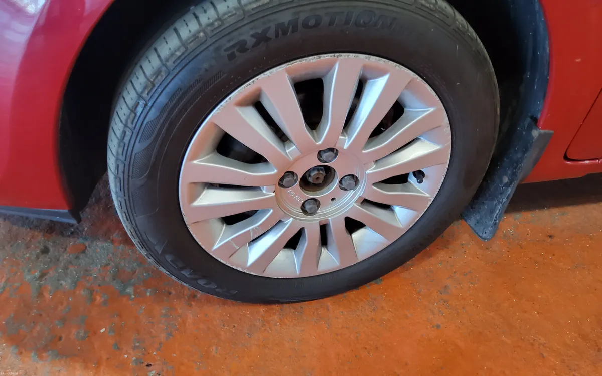 Renault Clio 2011 - Image 4