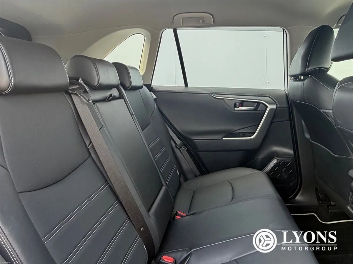 Toyota RAV4 2.5 Hybrid Sol 2WD - Image 5