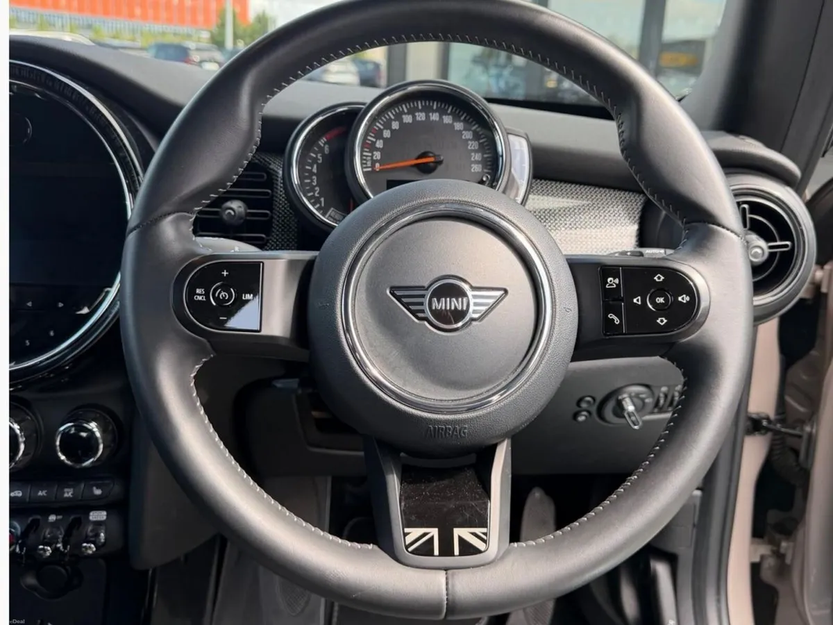 Mini Cooper 3-Door Cooper Exclusive - Image 5