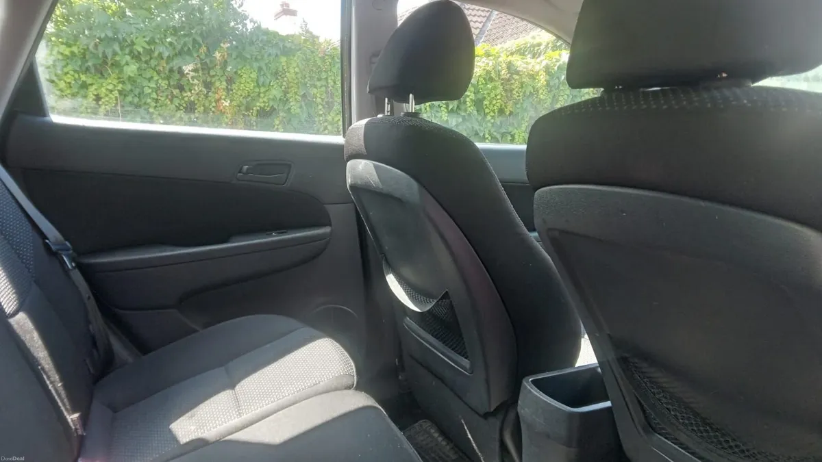 Hyundai i30 2010 - Image 2