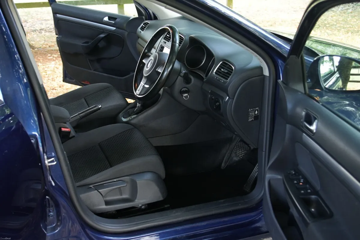 1.4L Automatic Volkswagen Golf Estate - Low km's - Image 3