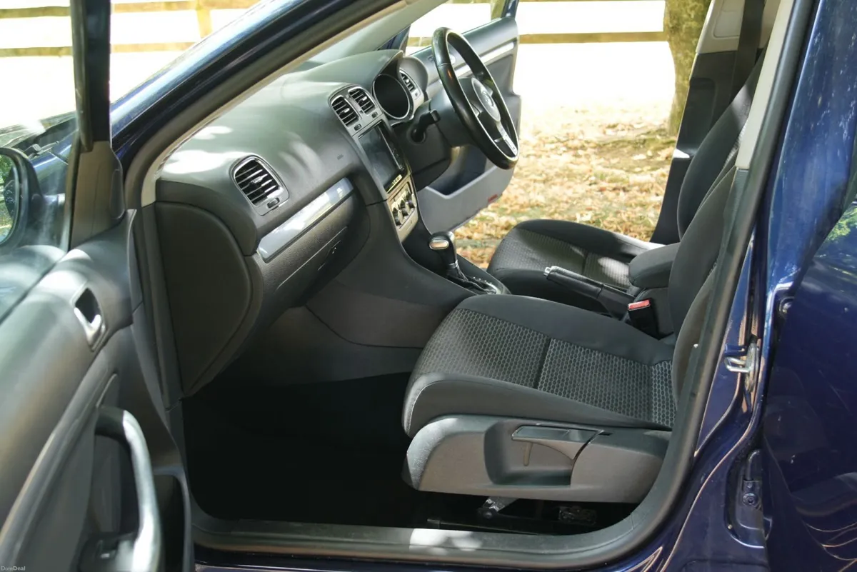 1.4L Automatic Volkswagen Golf Estate - Low km's - Image 5