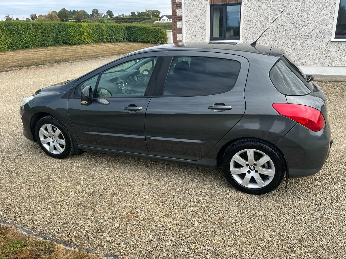 Peugeot 308 - Image 2