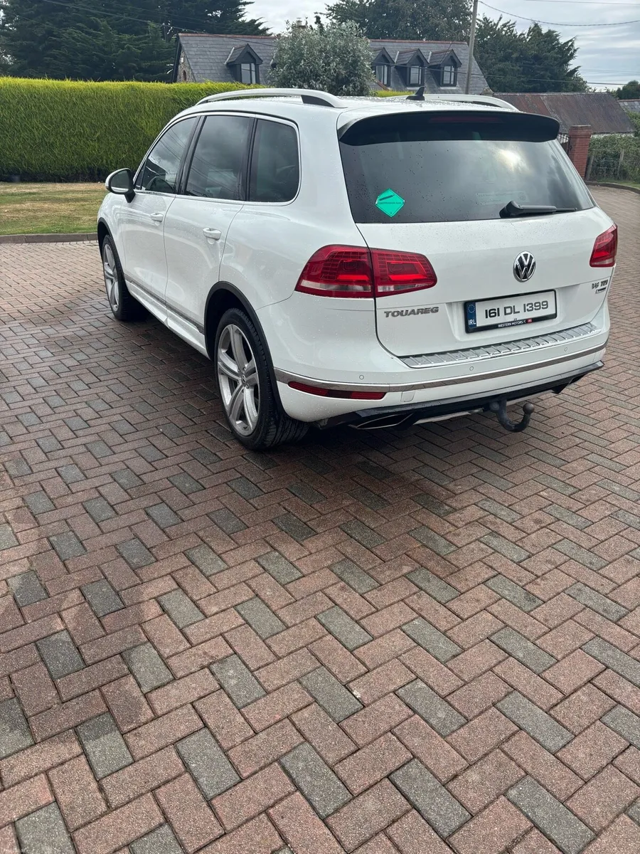 Vw Touareg 2016 crew cab 5 seats - Image 3
