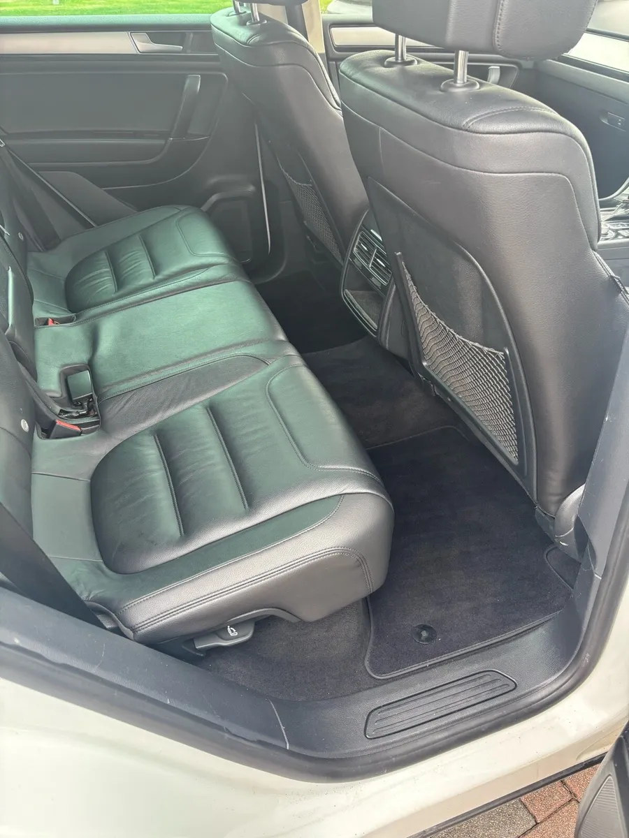 Vw Touareg 2016 crew cab 5 seats - Image 6