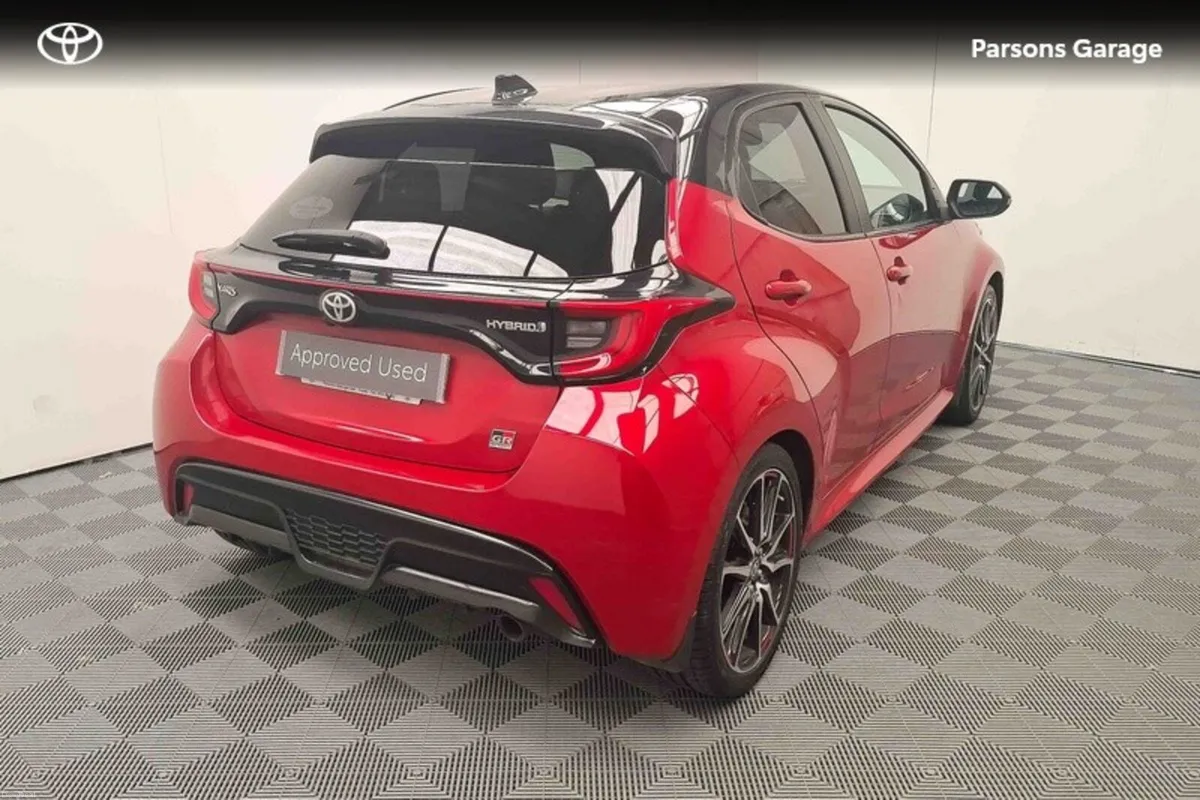 Toyota Yaris 1.5 - Image 2