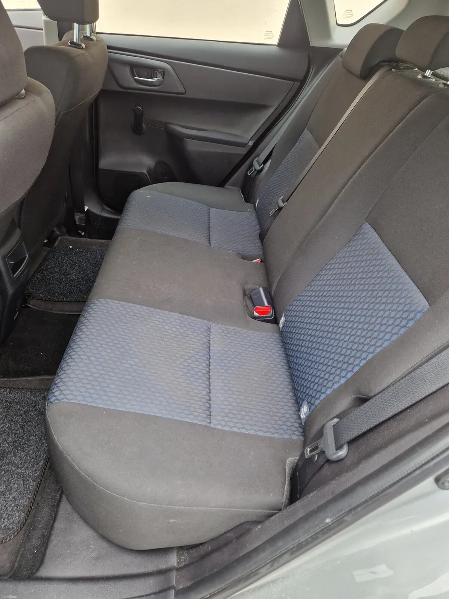 Toyota Auris 1.4 D4D Terra - Image 6