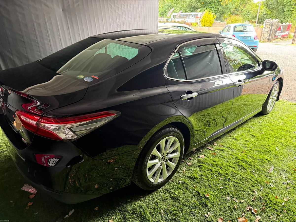 2019 Toyota Camry Automatic - Image 4