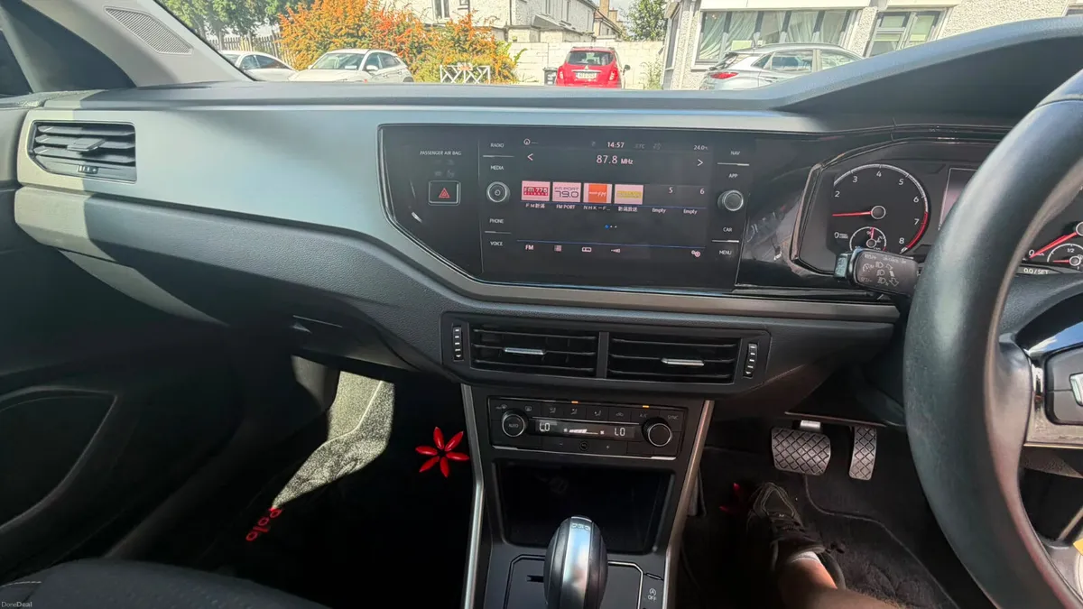 Volkswagen Polo 2018 Automatic DSG - Image 6