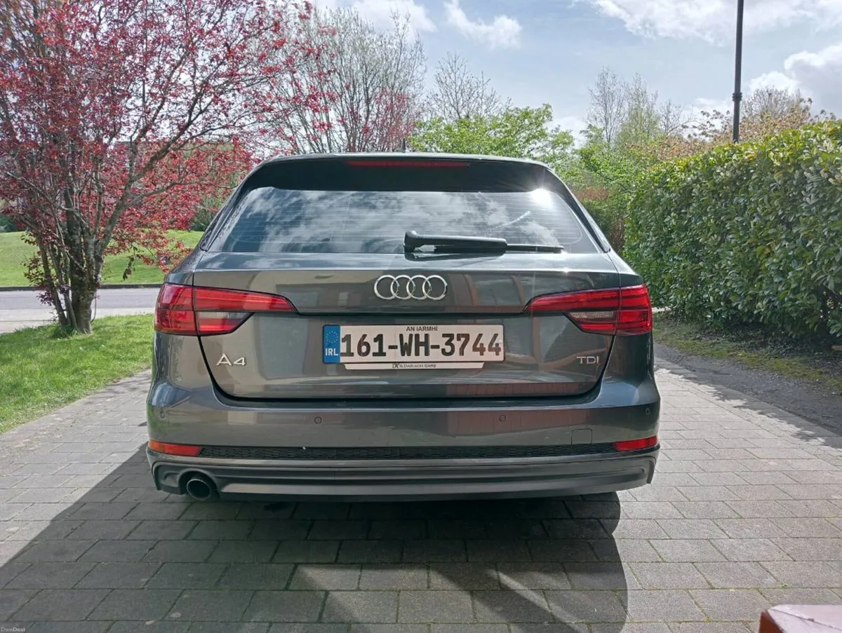 AUDI A4 S-Line Automatic - Image 4