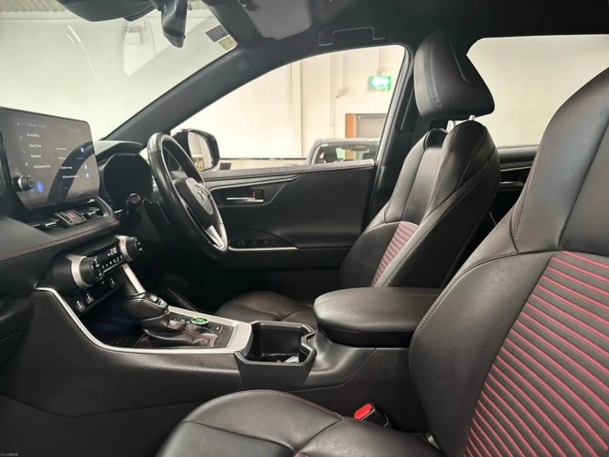 Toyota RAV4 PLUG-IN HYBRID SPORT 4X4 - Image 6