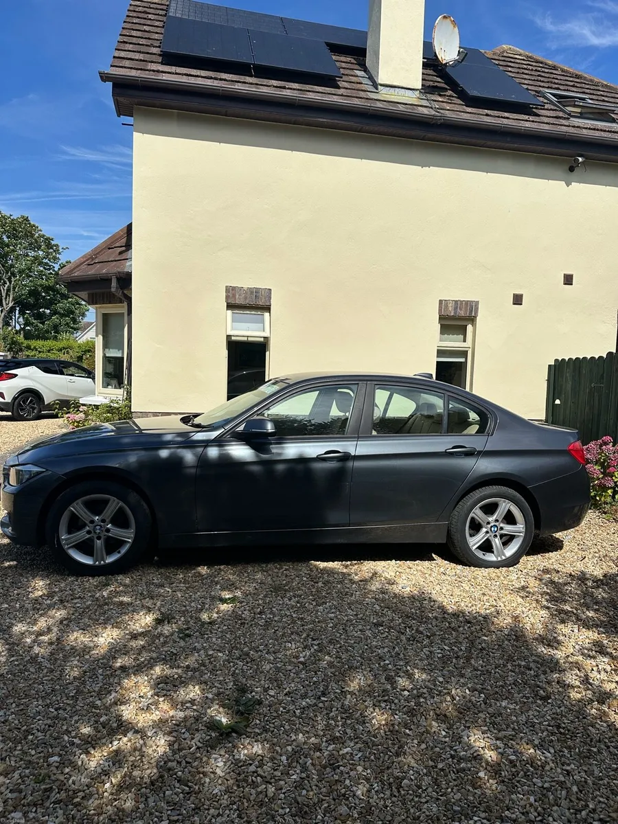 BMW 3-Series 318D Saloon Grey - Image 3