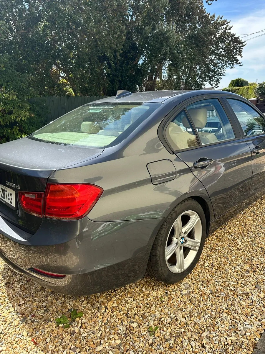 BMW 3-Series 318D Saloon Grey - Image 4