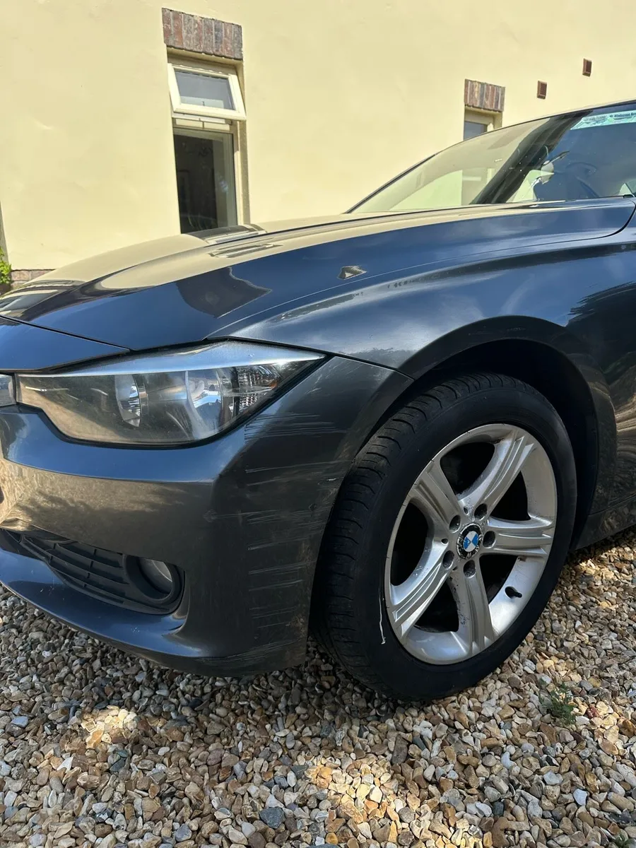 BMW 3-Series 318D Saloon Grey - Image 5