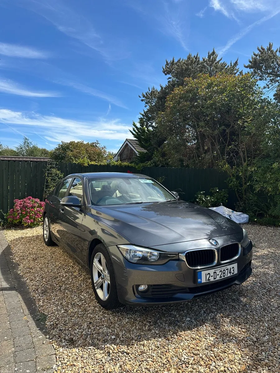BMW 3-Series 318D Saloon Grey - Image 1