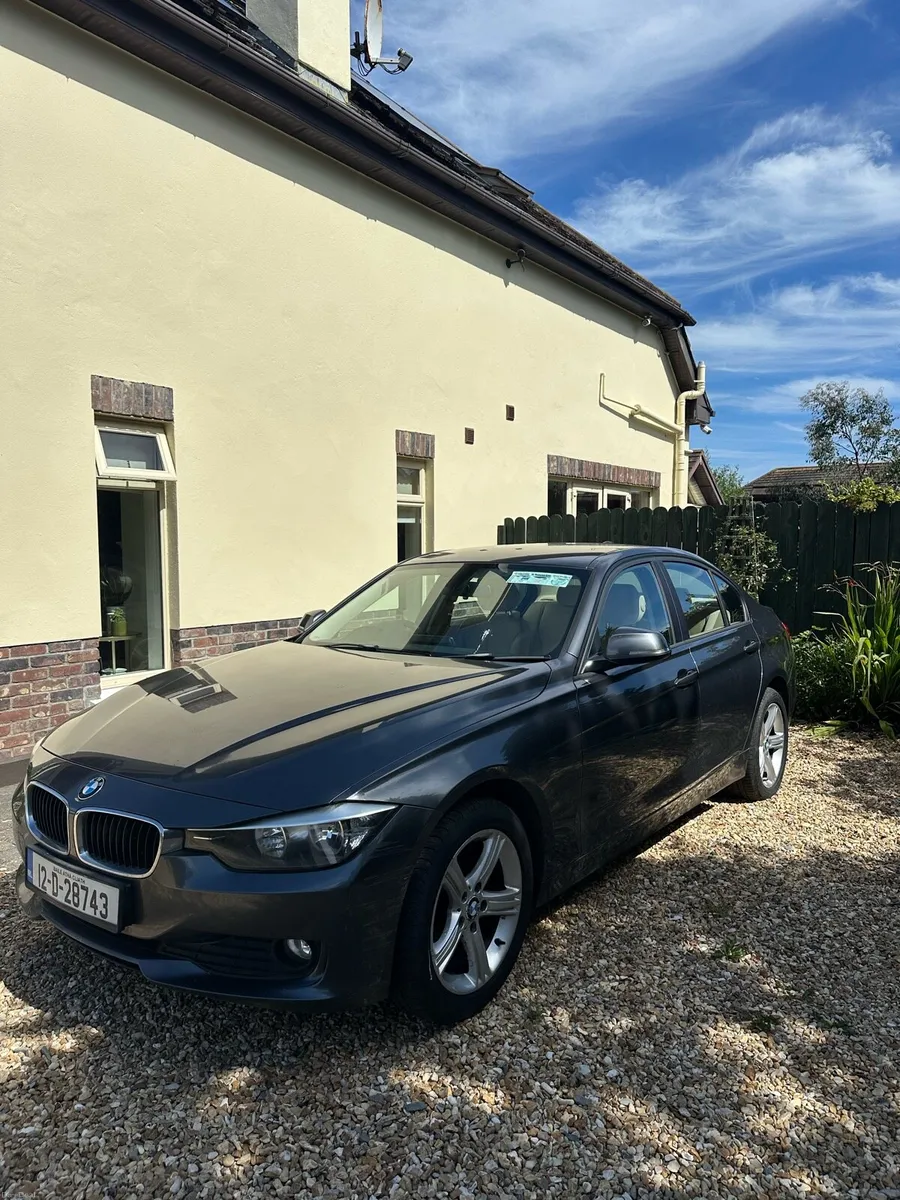 BMW 3-Series 318D Saloon Grey - Image 2