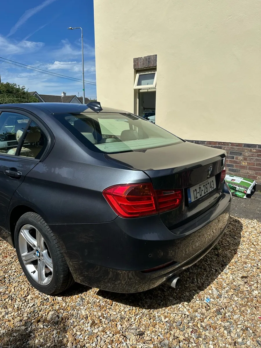 BMW 3-Series 318D Saloon Grey - Image 6