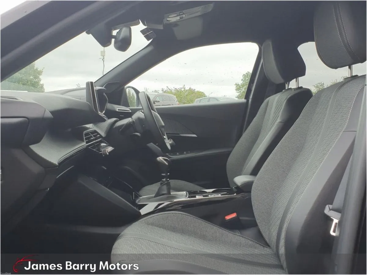 Peugeot 2008 1.2P Allure // Just In - Image 4