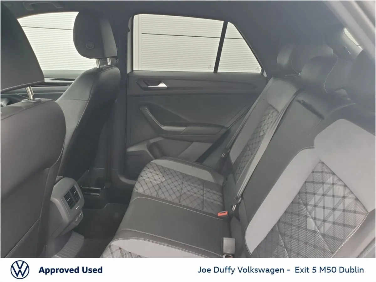 Volkswagen T-Roc R-Line 1.0 TSI 110HP 6 SPEED FWD - Image 6