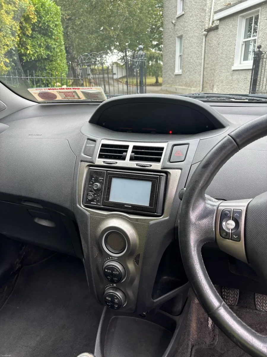 Toyota Yaris 2011 - Image 6