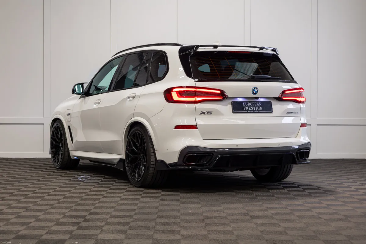 222 BMW X5 X-Drive 45e M-Sport - Image 4